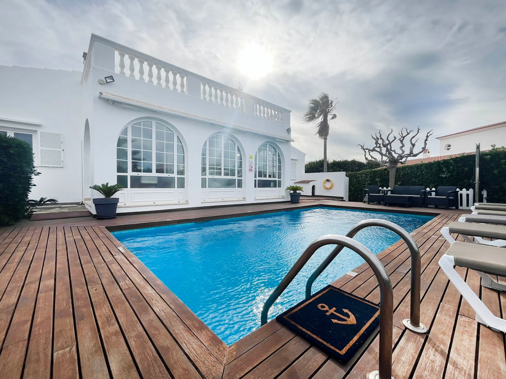 Tourist-licensed chalet with sea views