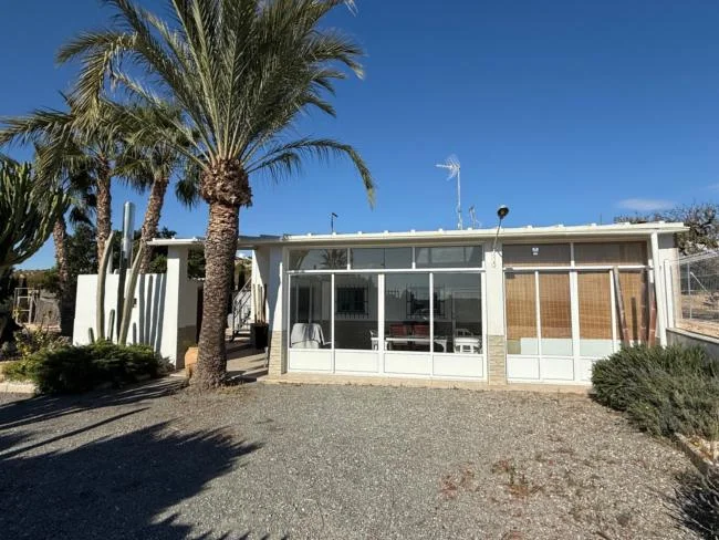 Casa de campo en Elche con olivar
