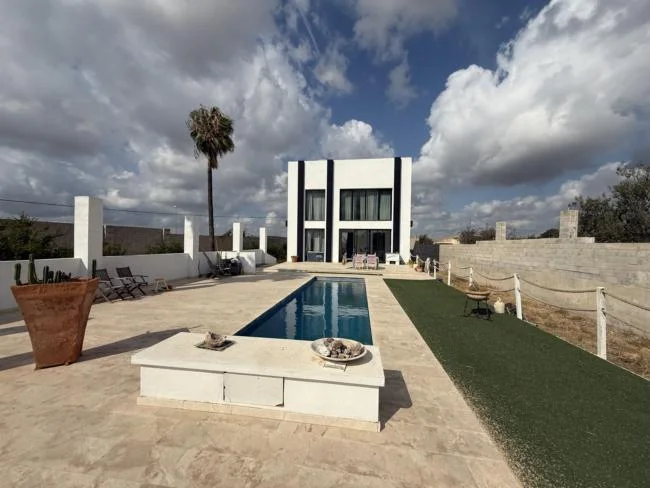 Large Crevillent chalet with private pool