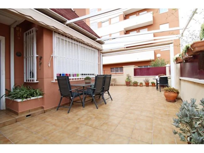 Dúplex amplio con terraza junto a la universidad