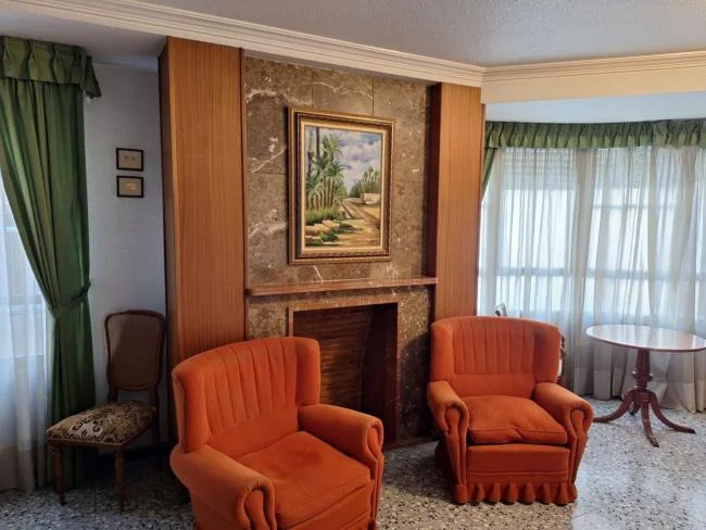 Piso céntrico en Elche, cuatro habitaciones