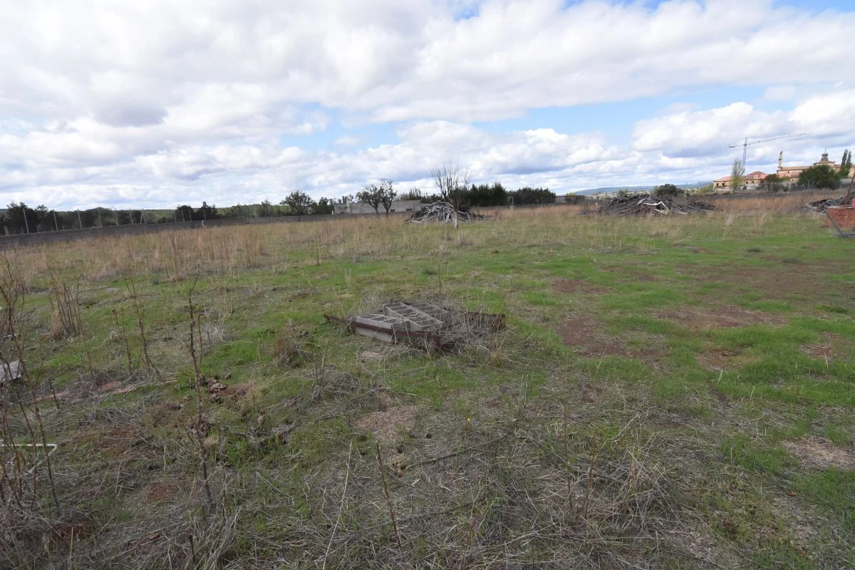 Productive rural plot with dwelling