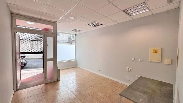 Reformed commercial unit in Arteixo, 155m²