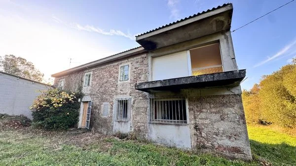 Casa rural de piedra con parcela de 9.617 m²