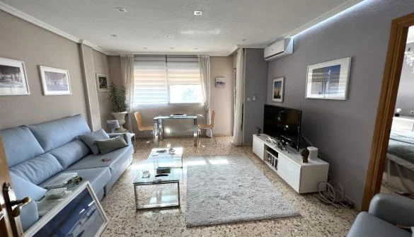 Piso reformado en Benidorm, tres dormitorios