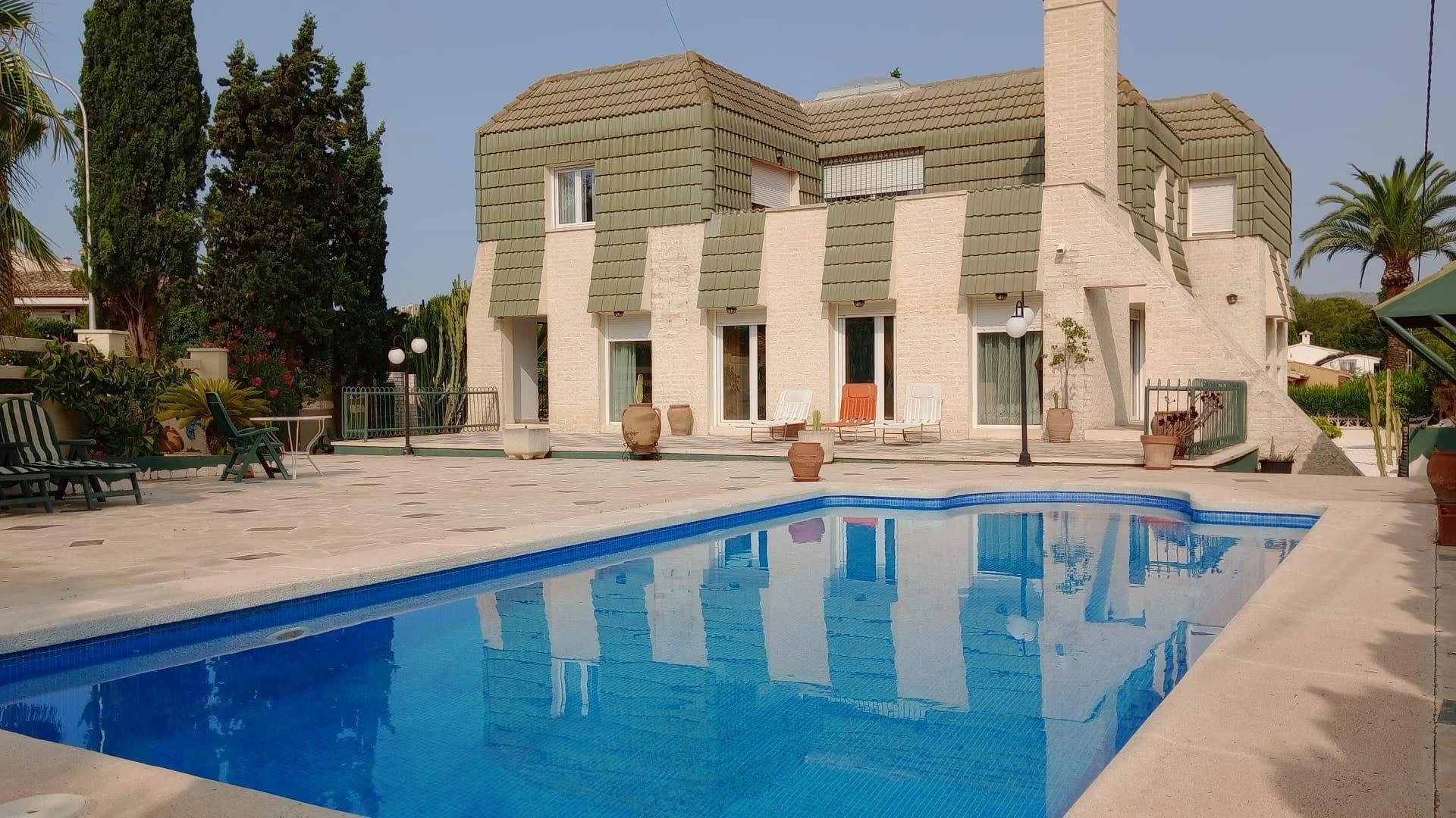 Chalet reformado con piscina privada