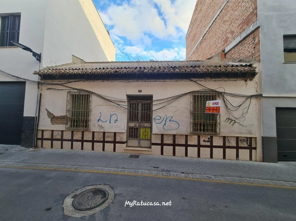 Urban plot with redevelopment potential