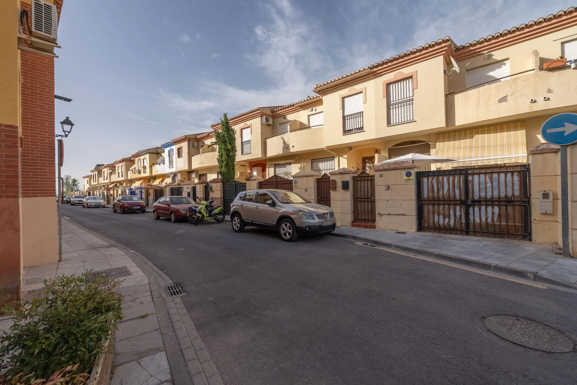 Adosado conservado en Loma Linda, 3 dormitorios