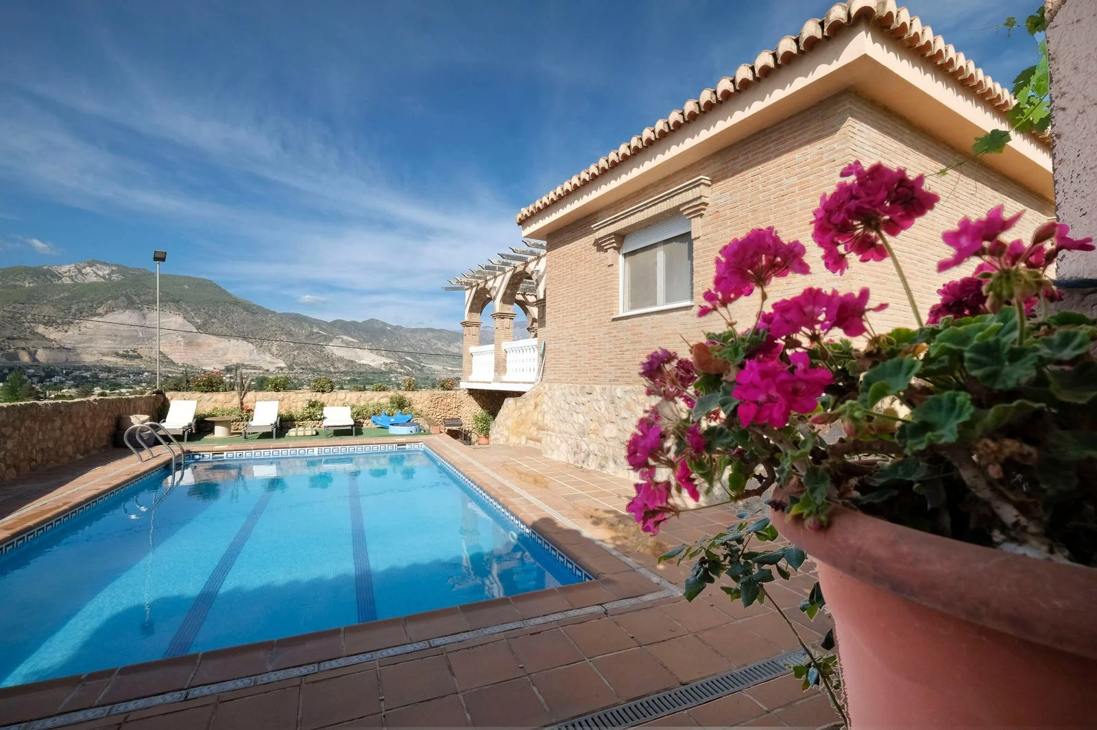 Rural cortijo near Padul with pool