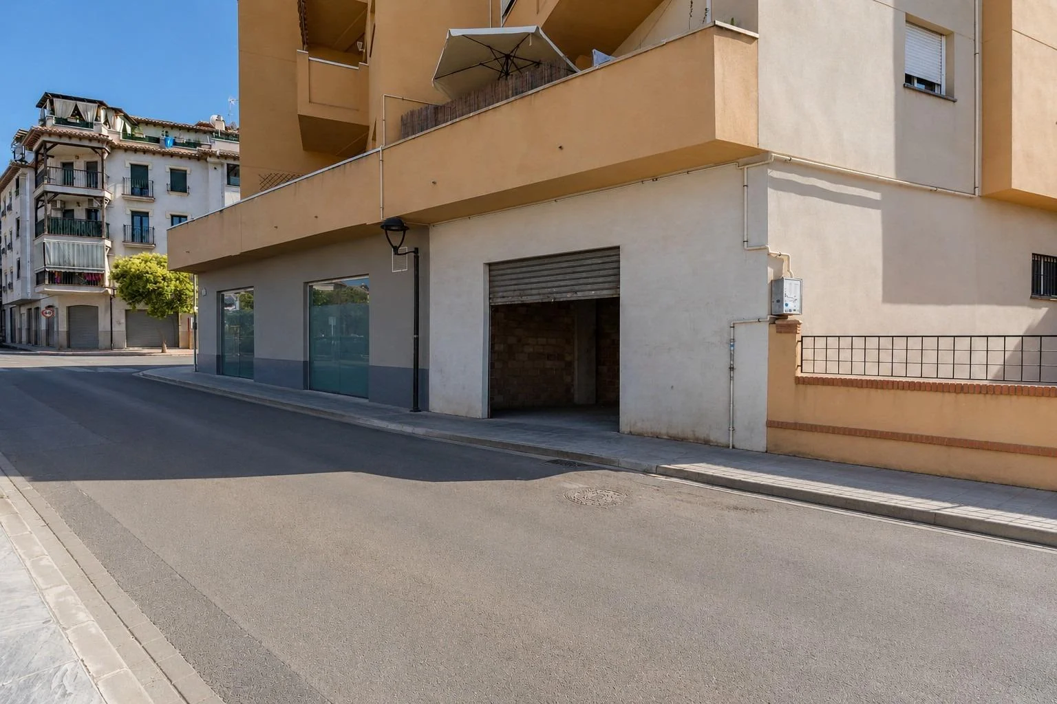 Diaphanous commercial unit, 61 m², Ogíjares