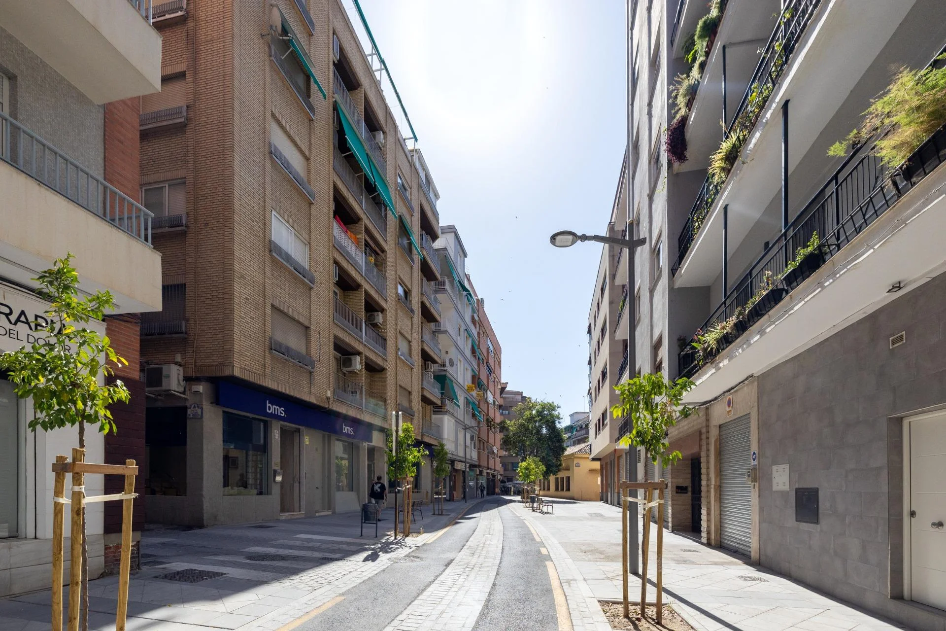 Amplio piso en Alhamar con potencial de cuarto dormitorio