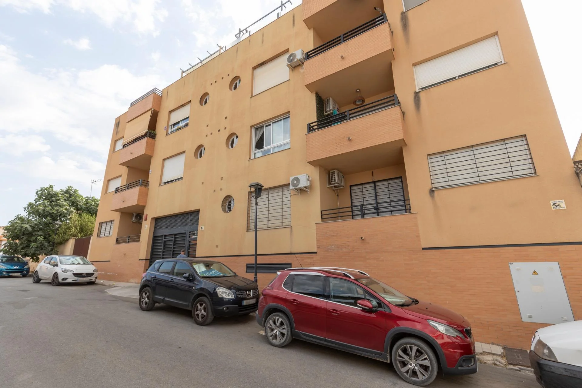 Nearly new flat in Láchar, three bedrooms