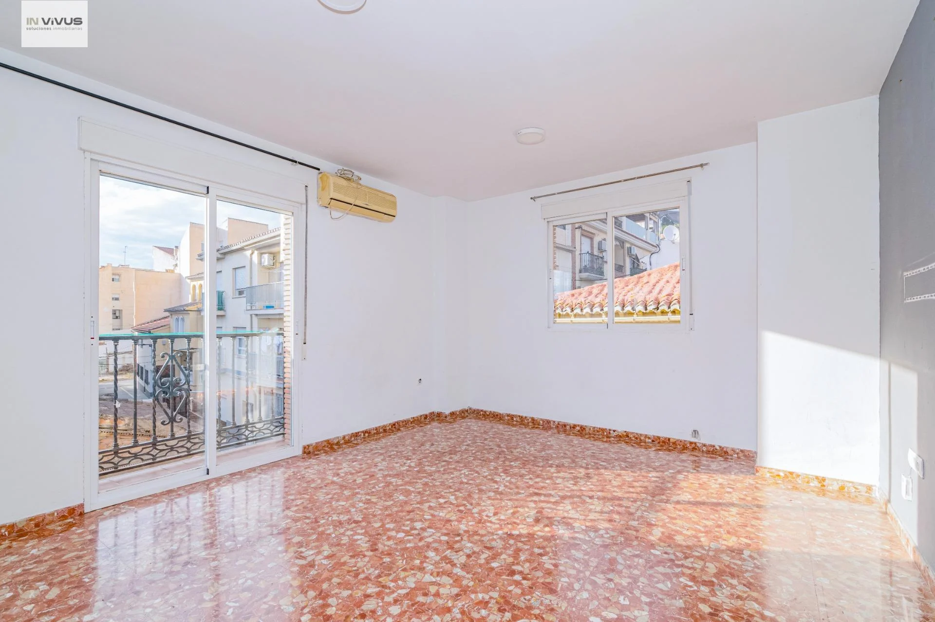 Bright two-bedroom flat in Centro