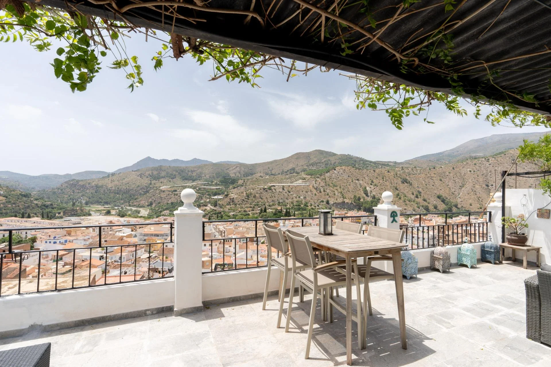 Casa reformada con piscina y unidades