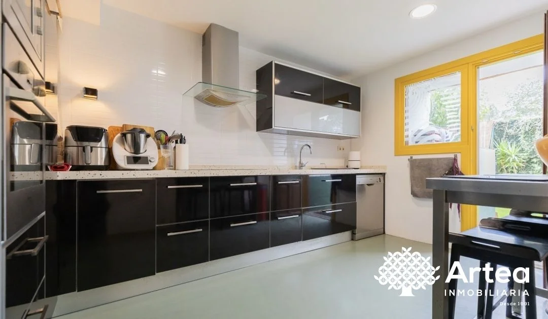 Casa reformada de tres habitaciones en Lezama