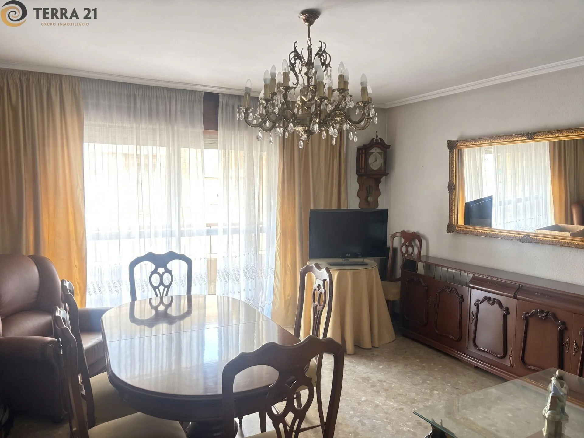 Five-bedroom flat in Gran Eje