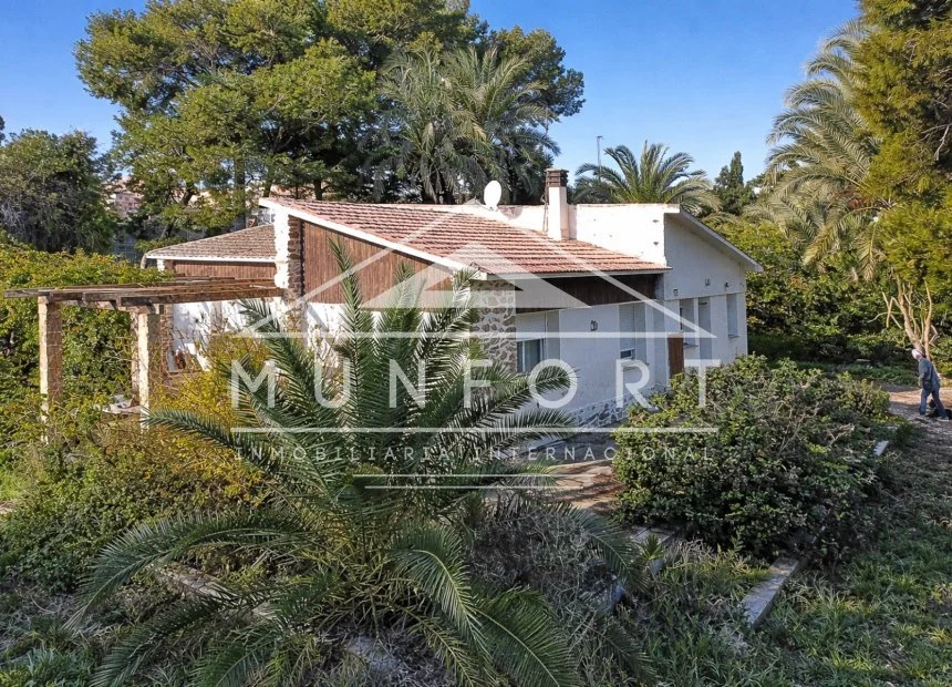 Large villa with guest house