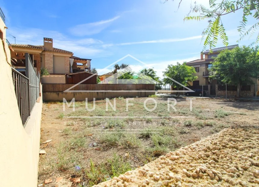 Urban coastal plot in Los Narejos
