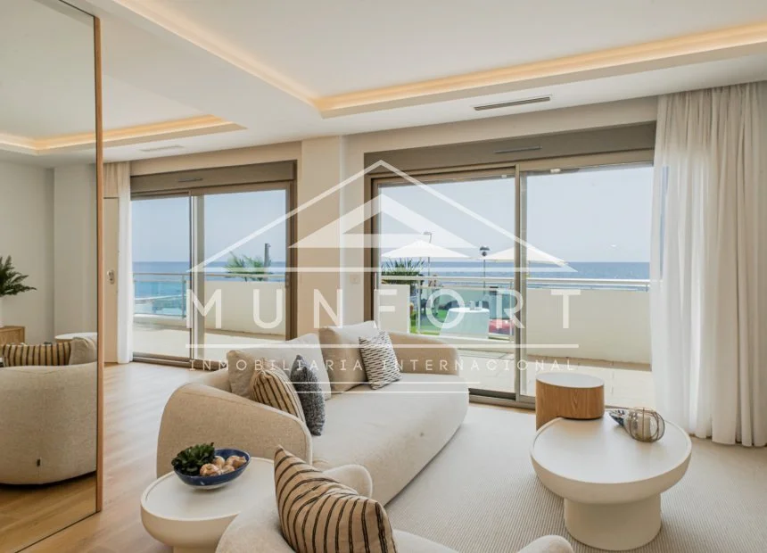 Sea-view apartment with pool and parking