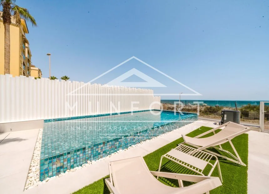 Apartamento nuevo en La Manga con piscina