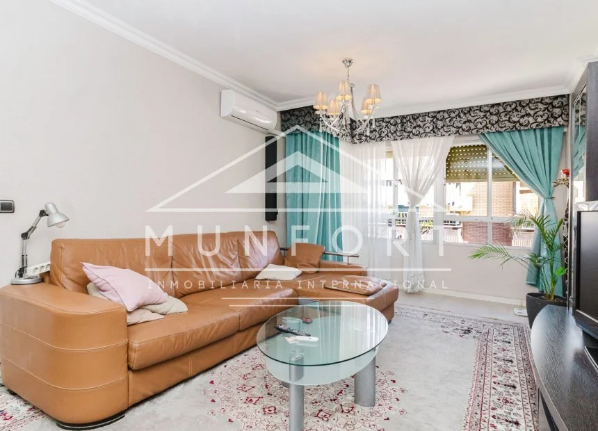 Apartamento céntrico de cuatro dormitorios cerca de la playa