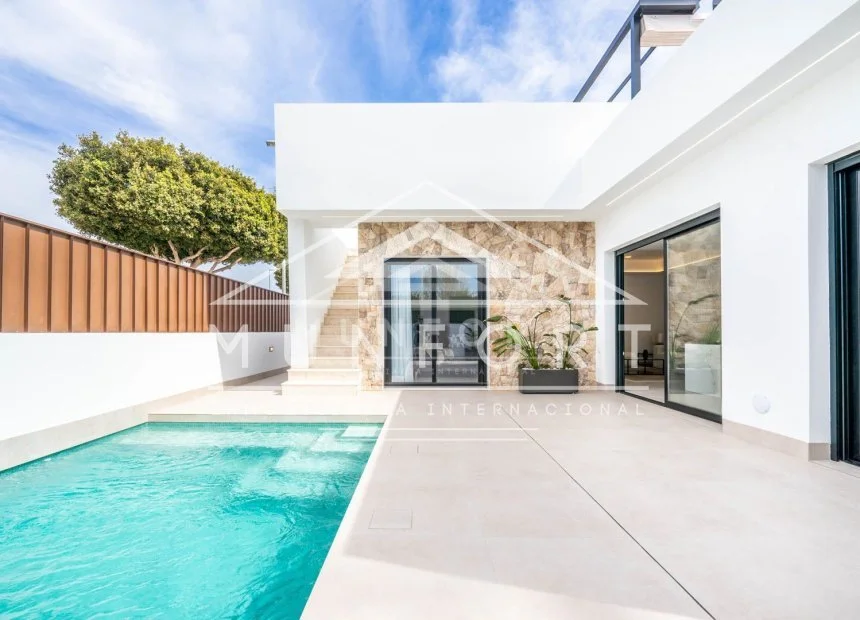 Villa nueva en Roldán con piscina privada