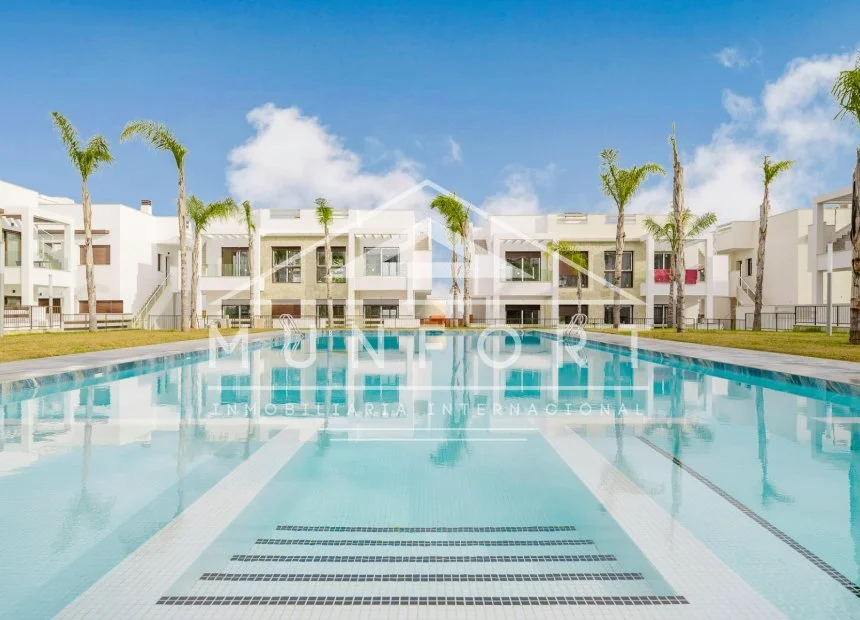 Bungalow nuevo con piscina comunitaria