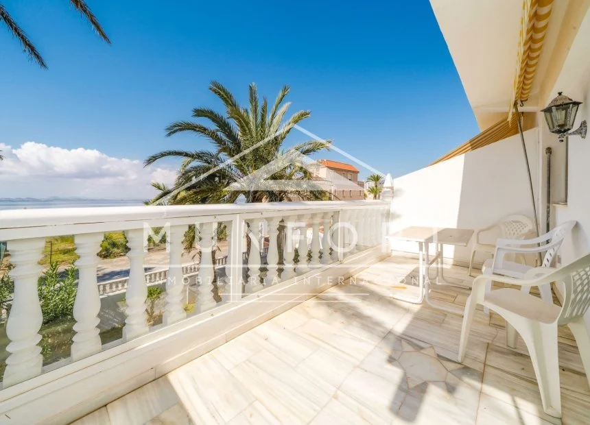 Large coastal villa with apartment potential