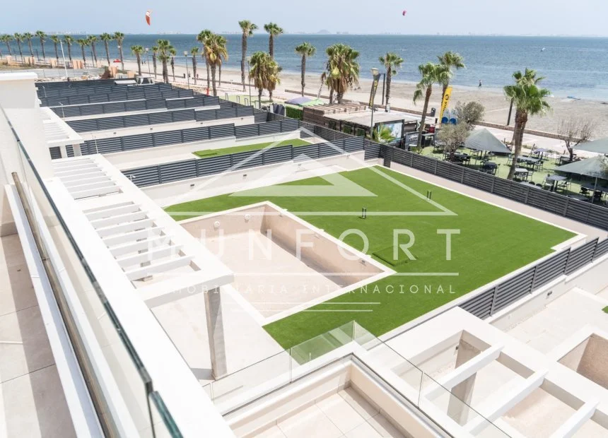 Villa en primera línea con piscina privada