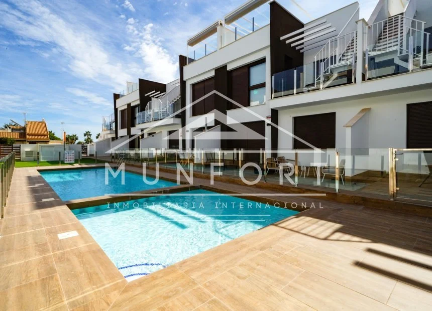 New top-floor bungalow with solarium