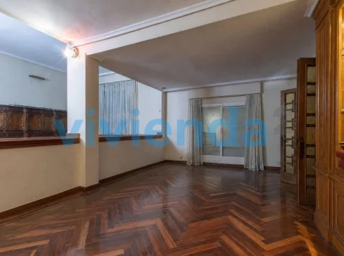 Chalet adosado para reformar con dos fincas