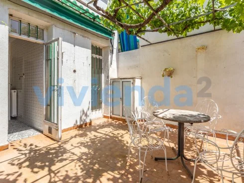 Propiedad versátil comercial-residencial en Ciudad Lineal