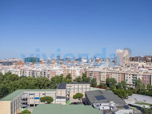Tríplex en Quintana para reformar con vistas panorámicas a Madrid