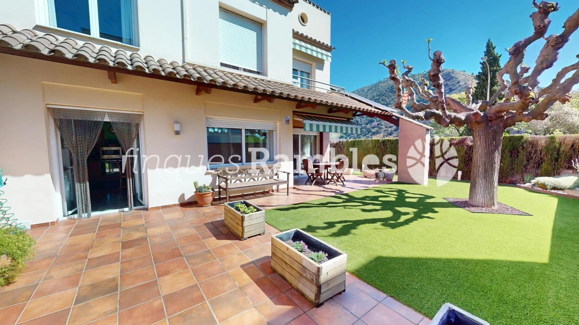 Casa cuidada en Capellades, 4 habitaciones