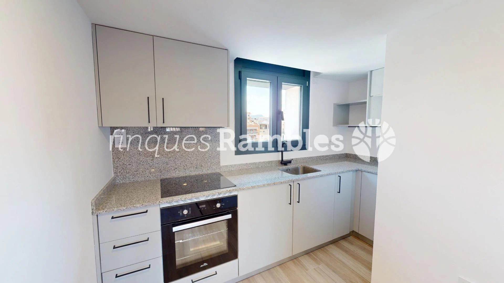 New four-bedroom flat in Igualada centre