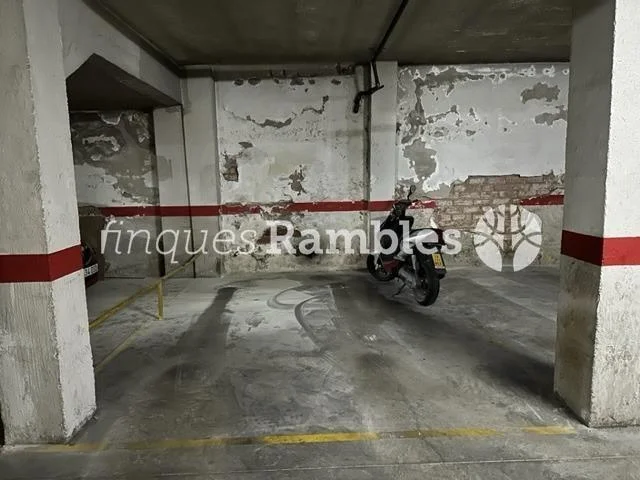 Central parking space, 15 m²