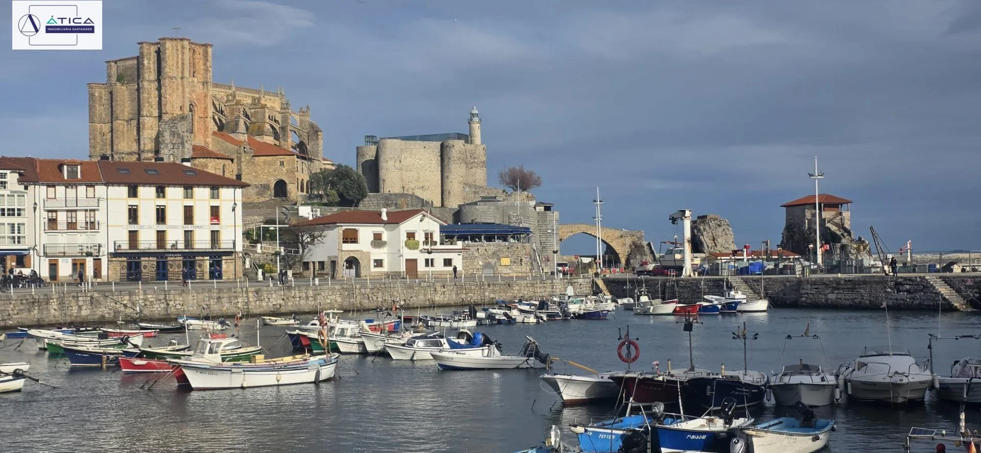Adosado céntrico en Castro Urdiales, cinco dormitorios