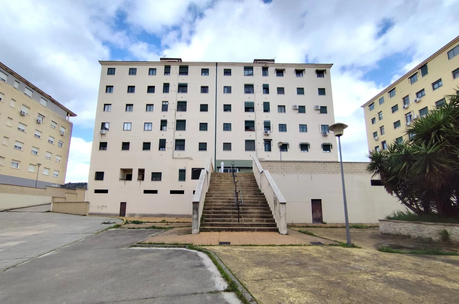 Amplio local comercial en bruto en Plasencia