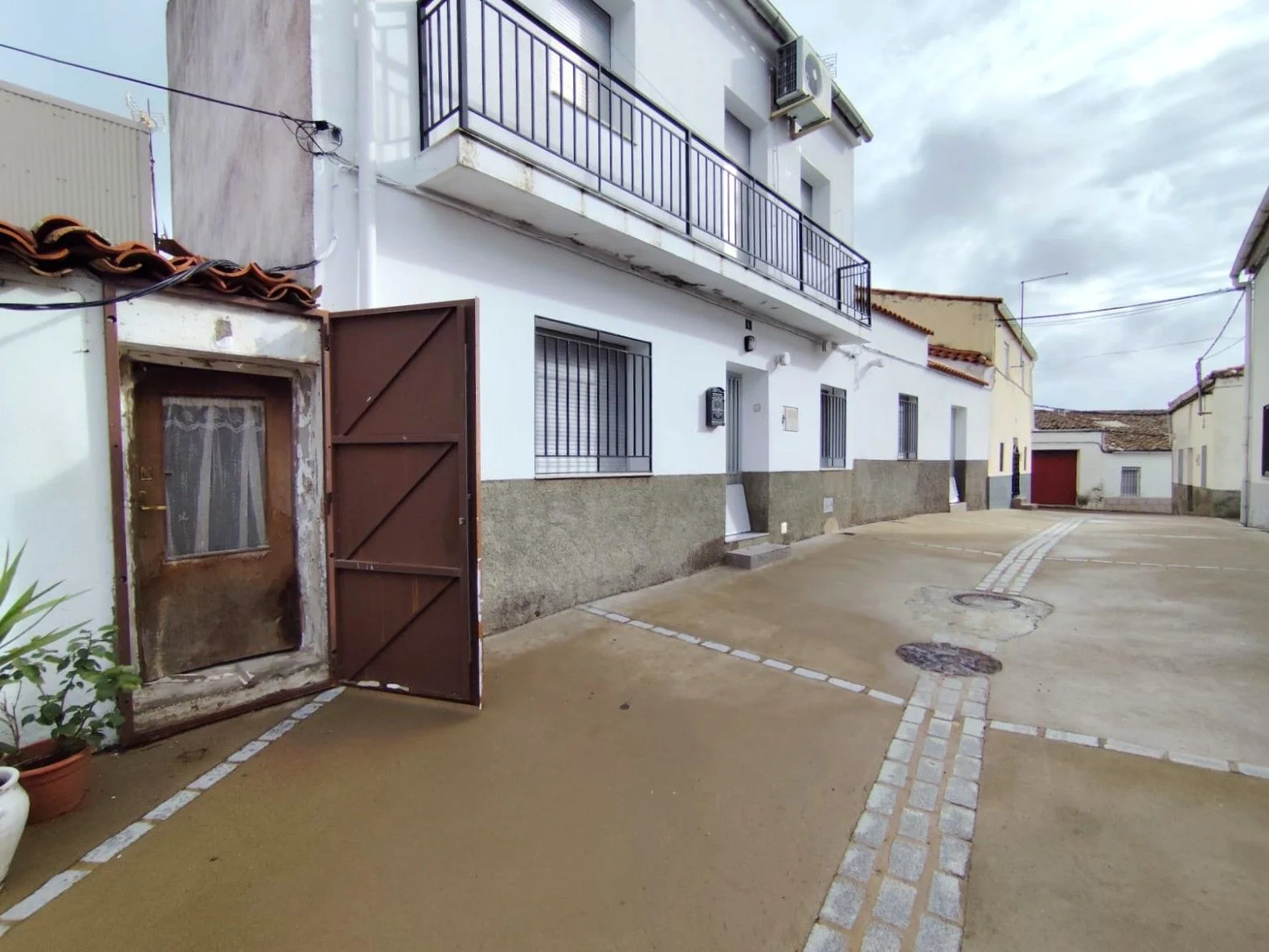 Affordable Zorita house to renovate