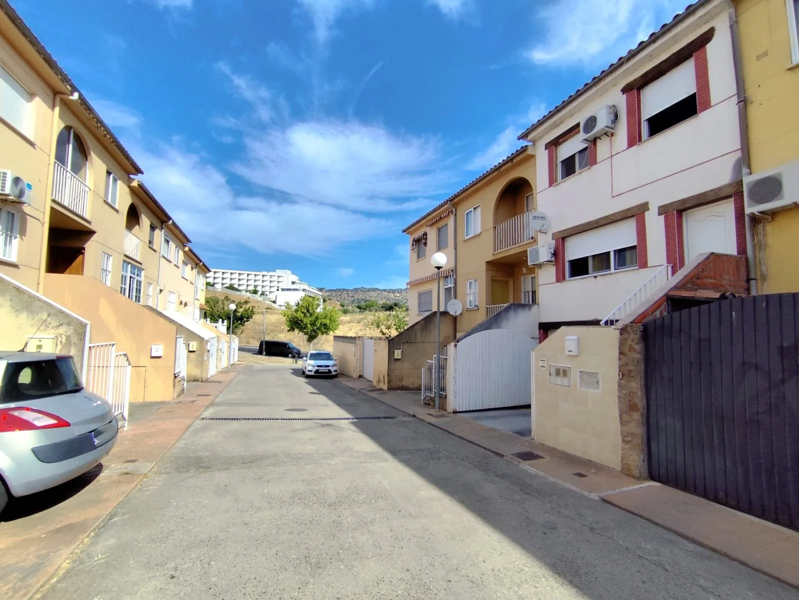 Three-bedroom townhouse in Plasencia