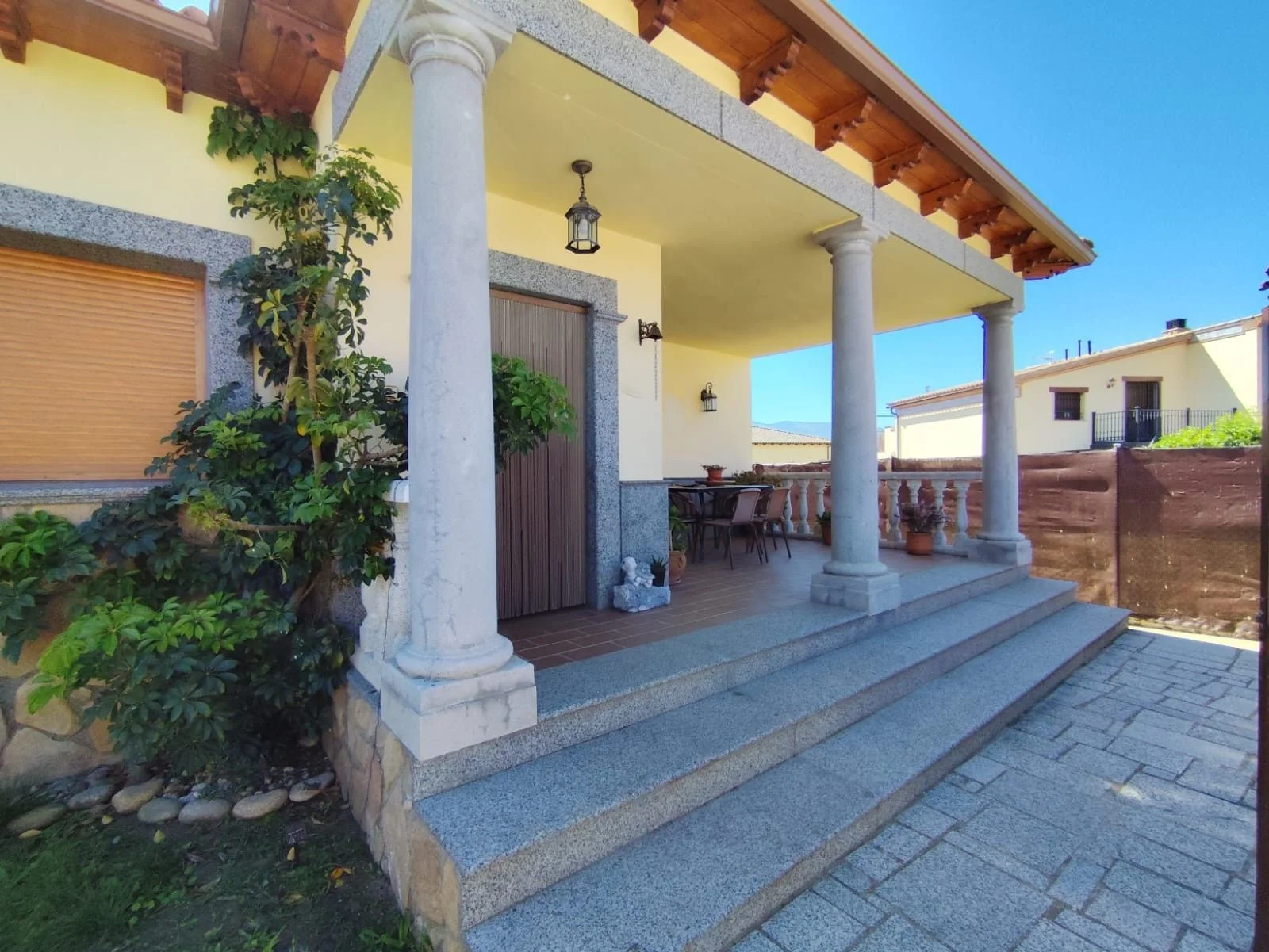 Chalet en planta baja con jardín y 4 dormitorios