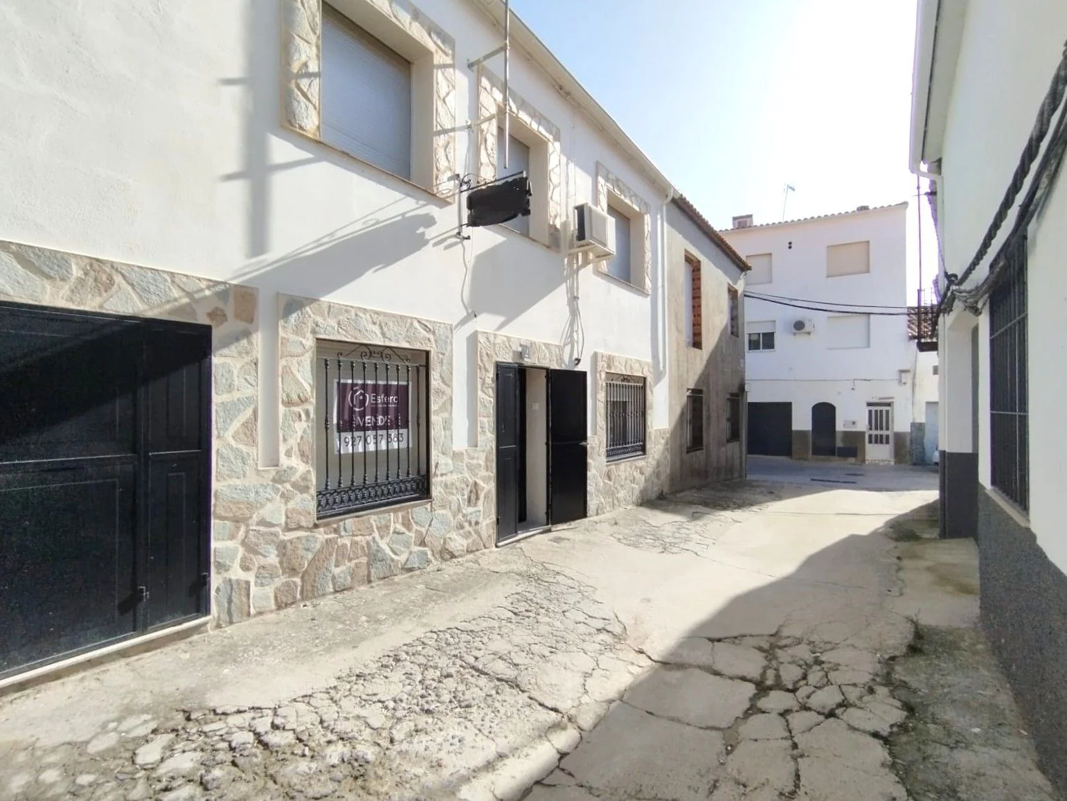 Casa para reformar de cuatro habitaciones en Serradilla