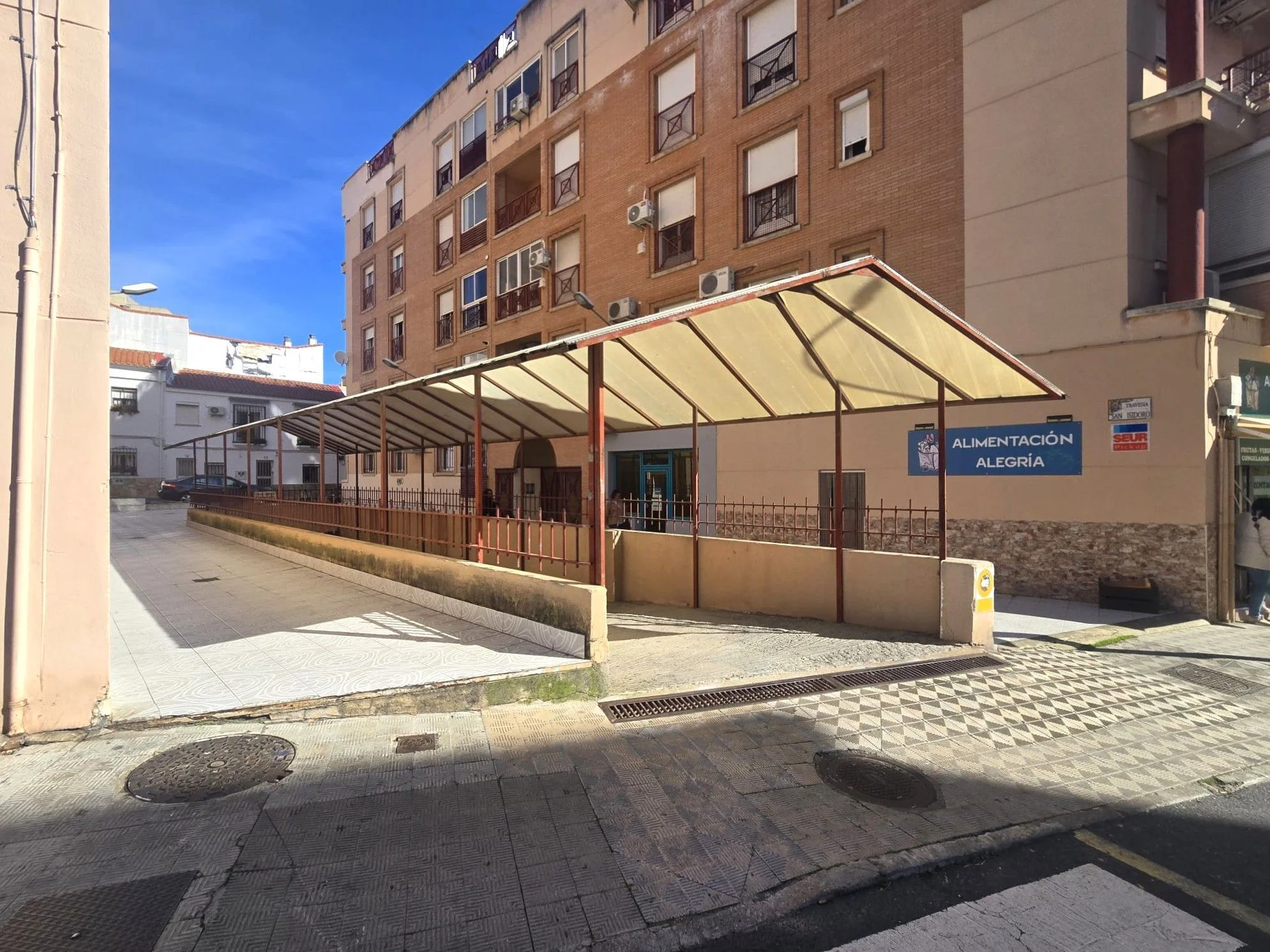 Cochera cerrada de 15 m² en Miralvalle