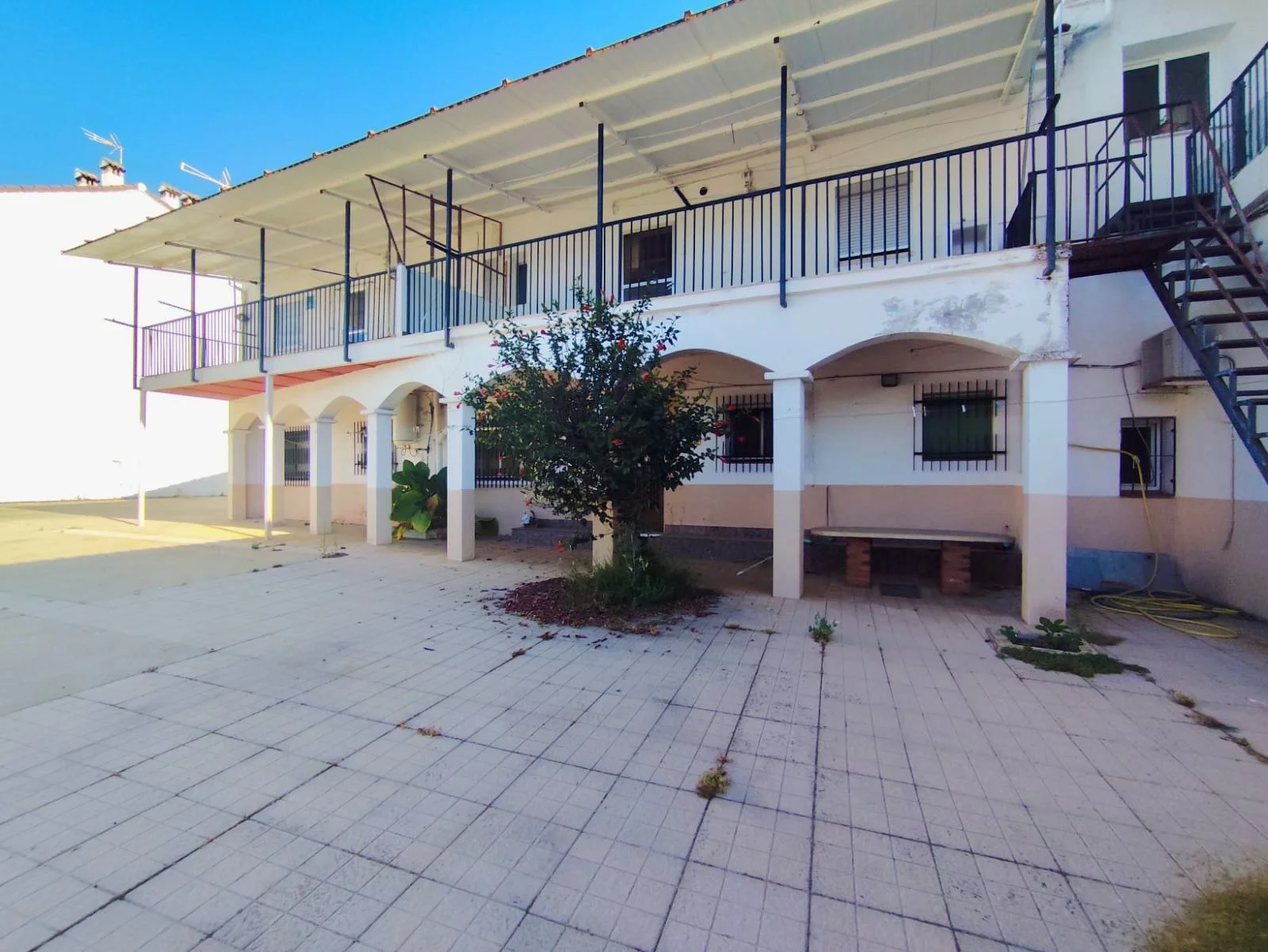 Edificio de tres viviendas en Serradilla