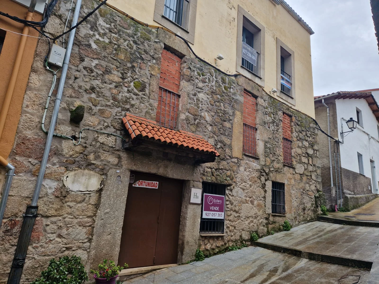 Rural hotel with 10-room layout