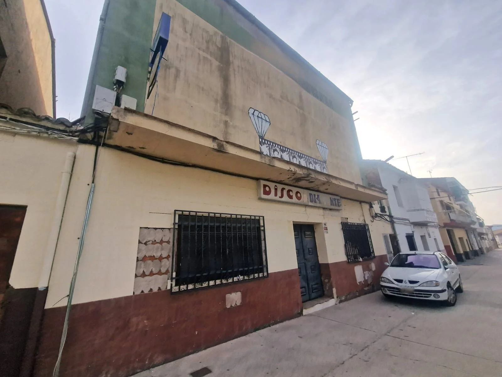 Inmueble mixto en Carcaboso, tres dormitorios