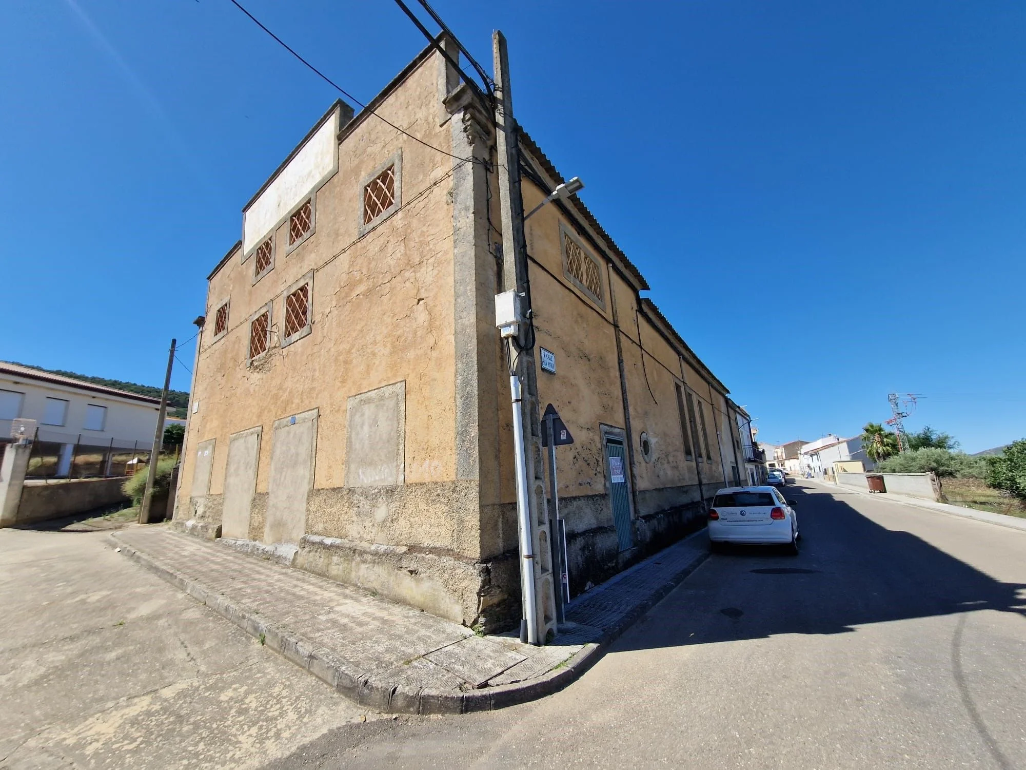 Edificio comercial para reformar en Mirabel