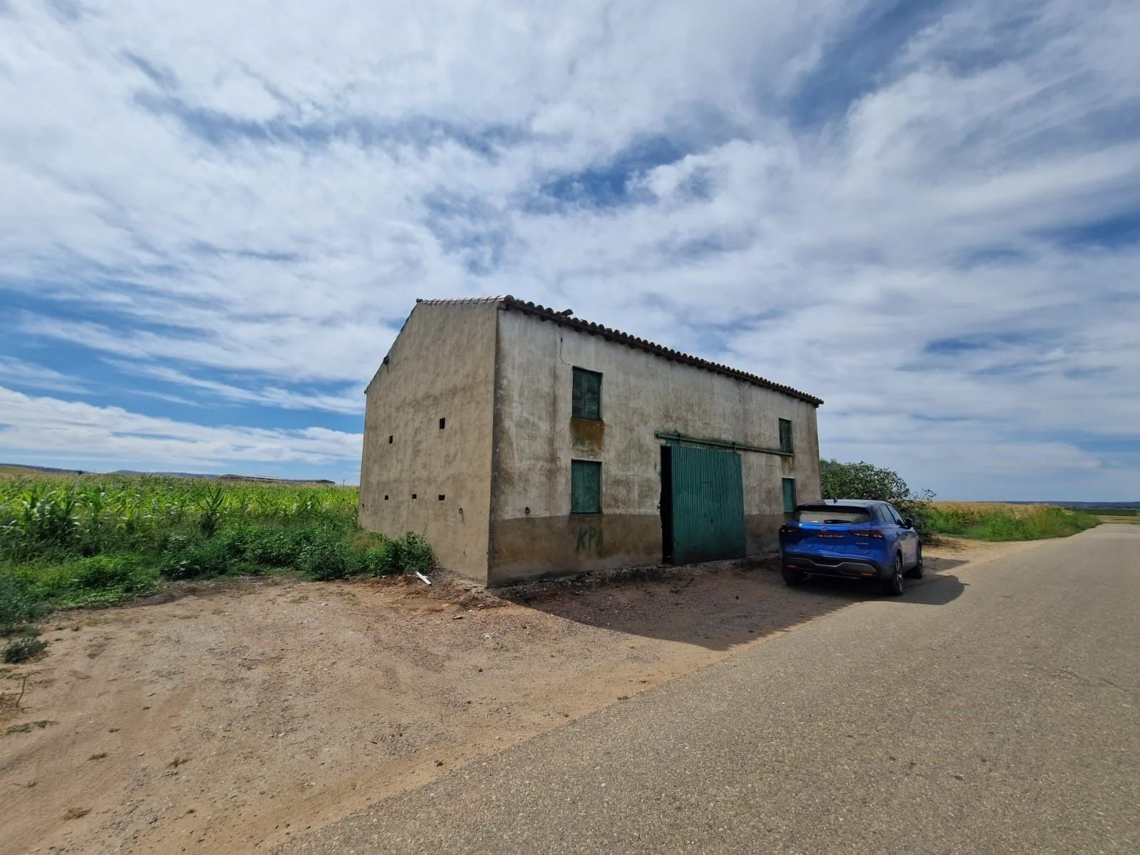 Agricultural plot with 101 m² warehouse
