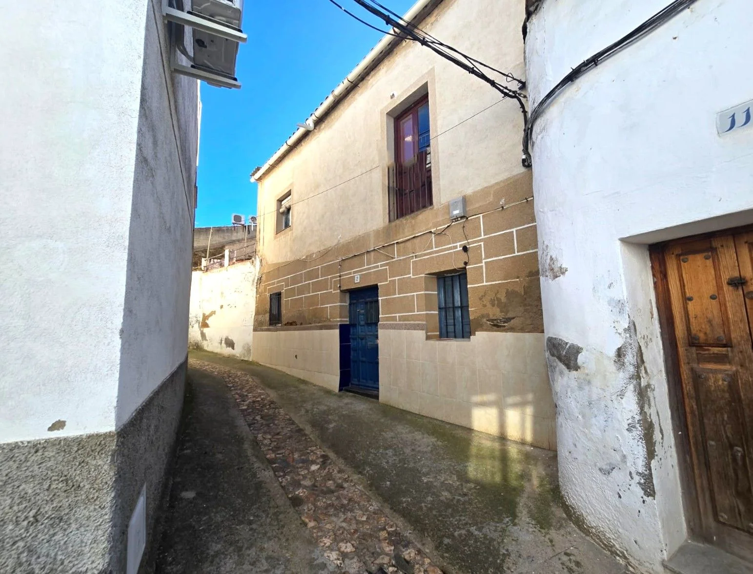 Casa de tres plantas para reformar