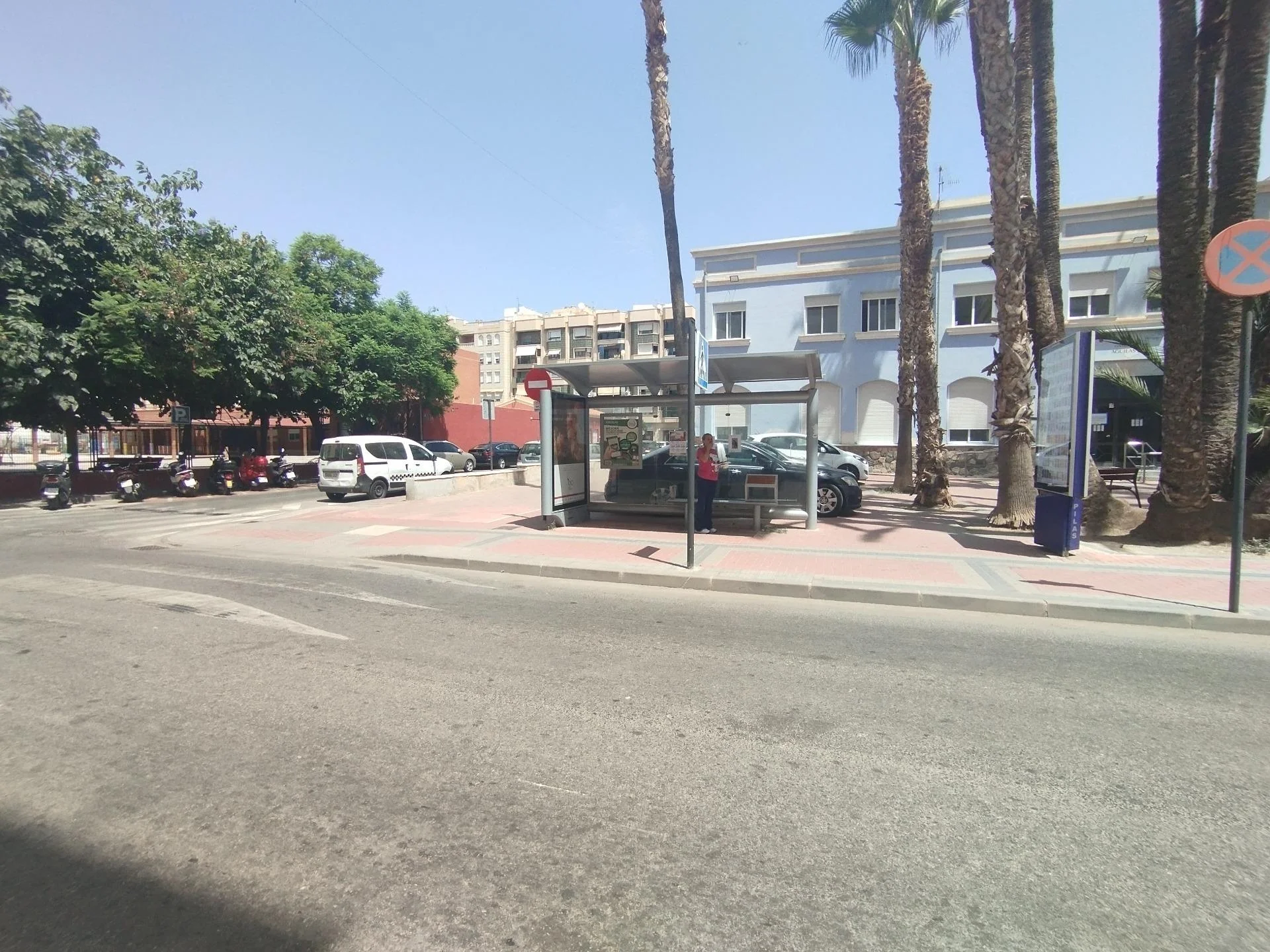 Central commercial unit near beach